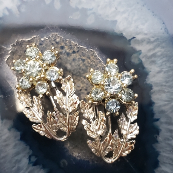 Coro Flower Earrings. - Picture 2 of 7